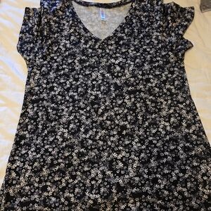 LuLaRoe Black and White Floral Short Sleeve Top